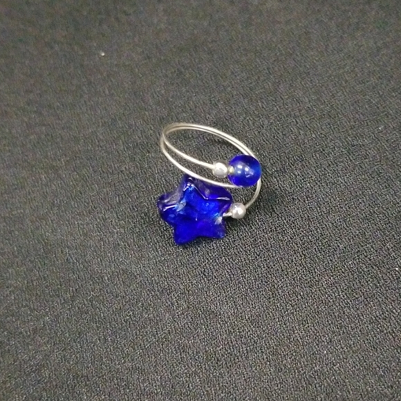 Silver ring - Picture 2 of 4